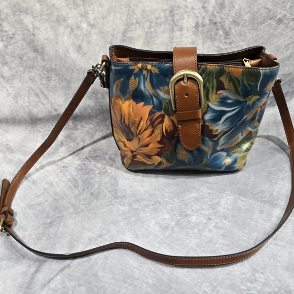 Patricia Nash Irving Leather Bucket Bag - Picture 2 of 8